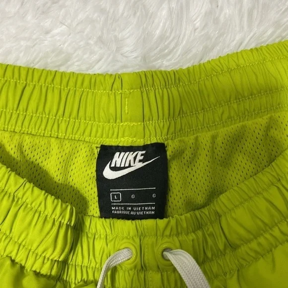 NIKE MEN GREEN WOVEN FLOW LINED SHORT PANTS.SIZE-LARGE. - Picture 12 of 14